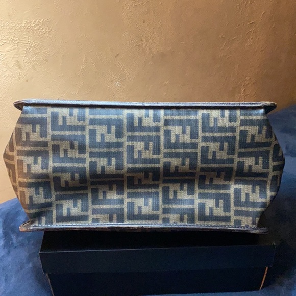 Iconic Fendi - Picture 8 of 11